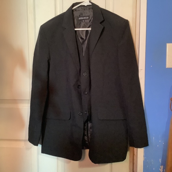 BOYS’ BLACK SPRING NOTION TUXEDO SUIT JACKET, VEST, & PANTS Size 18 - Picture 1 of 16